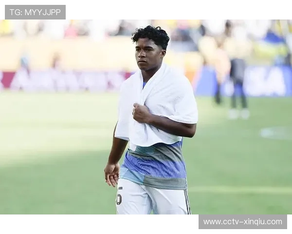 里昂新援恩德里克亮相,球迷期待其解决锋线乏力问题